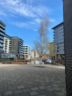 Leeds Dock Apartment - 6