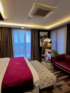 Goldcrest Mall Luxury apartments One Bedroom Suite DHA phase 4 - 8