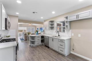 Spacious 4-bedroom house in Prime Location - 4