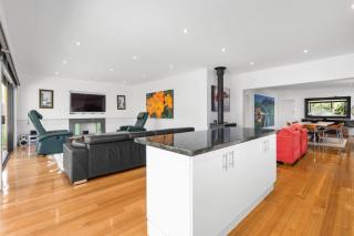 Mornington Escape 350m to beach - 9