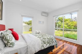 Mornington Escape 350m to beach - 7