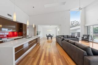 Contemporary Oasis- Relax, Entertain, Events - 1