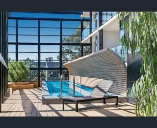 Luxe Tri-Level Opp Westfield Pool Gym Park for 2 - 0