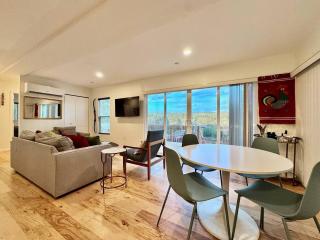 Unique Container, Home 20 Acres, Modern Stay - 8