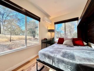 Unique Container, Home 20 Acres, Modern Stay - 2