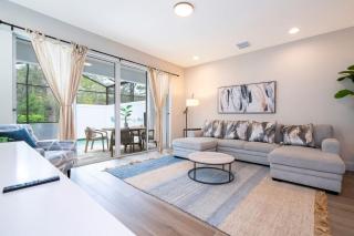 Beautiful 4-bedroom House with Splash Pool - 9