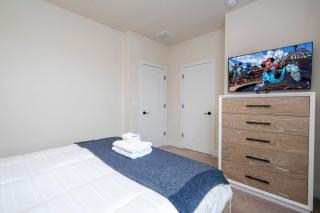 Beautiful 4-bedroom House with Splash Pool - 3