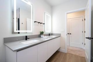 Beautiful 4-bedroom House with Splash Pool - 1