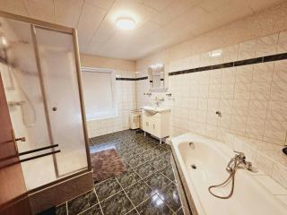 Spacious Apartment for 9 - 4