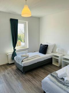 Spacious Apartment for 6 - 0