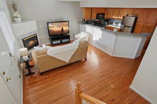 The Golden Townhouse Walk to downtown Pets Welcome - 6