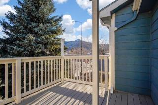 The Golden Townhouse Walk to downtown Pets Welcome - 5