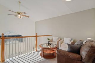 The Golden Townhouse Walk to downtown Pets Welcome - 2