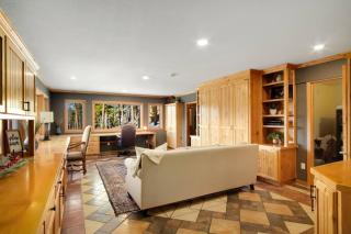 New. Top of the World Lodge. Hot tub. Theater. - 3