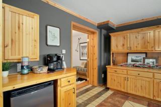 New. Top of the World Lodge. Hot tub. Theater. - 1