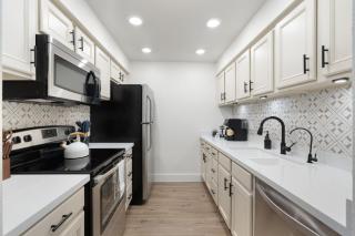 Walk to Old Town - 1BR Condo, Heated Pool and Patio - 7