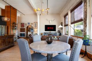 Urban Haven Loft Near Market Square - 8