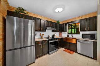 Warm Modern Lodge Hot Tub Fireplace Pacman - 9