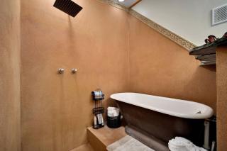 The Tyrolean Cabin. Panoramic Views. Hot Tub. - 3