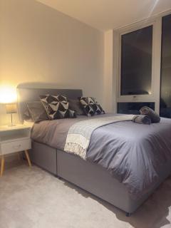 Luxury 2 Bedroom 2 Bathroom Apartment by ExCeL & The 02, London - 4