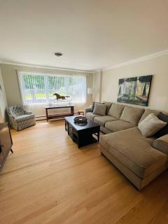 Bright 2 Bedroom Home Close To The Track - 4