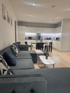 Luxury 2 Bedroom 2 Bathroom Apartment by ExCeL & The 02, London - 6
