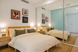 Jack's Top Floor Sunset Haven, Steps to Central #9 - 4