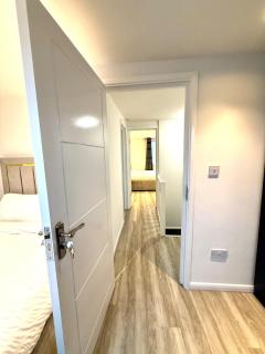 Spacious 5 Bedrooms in Excel Big Ben and Westfield - 2