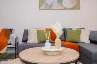 Jacks Unique Central Lodging w Pool, Gym & Parking #2 - 4