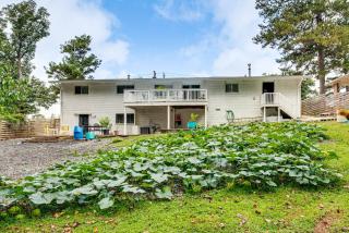 9 Mi to Downtown Atlanta Home with Deck and Yard! - 8