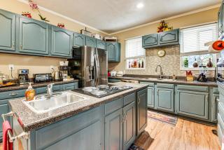 9 Mi to Downtown Atlanta Home with Deck and Yard! - 6