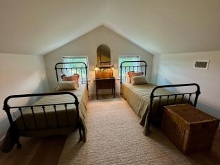 Whispering Pines Retreat, Secluded Cabin with Hot Tub & Pond - 2