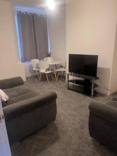 Campus & Coop Cozy Terrace - 3