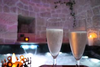 Loveroom, La Tour Secrete Jacuzzi, Sauna, plage, Clim, Netflix, Wifi Aude, occitanie - 6