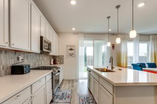 Modern Family Home in Suburbs of Sacramento! - 3