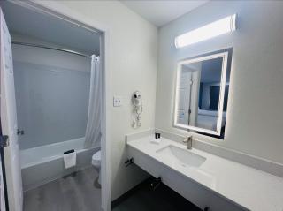 The Hallmark Inn & Suites Newly Renovated Rooms San Antonio Northeast - 7