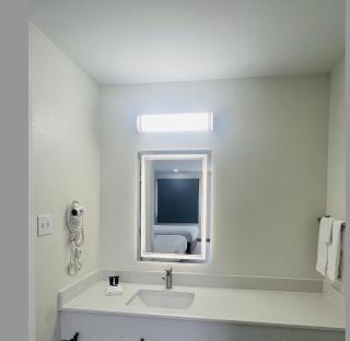The Hallmark Inn & Suites Newly Renovated Rooms San Antonio Northeast - 2