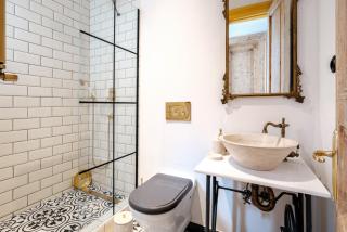 Cozy Flat with Balcony Near Istiklal Avenue - 5