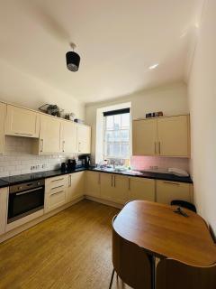 Master Bedroom in City Center - 4