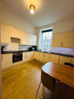 Master Bedroom in City Center - 2