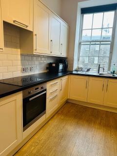 Master Bedroom in City Center - 3