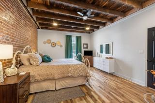 *Downtown* Historic Strand Theater Loft - 8