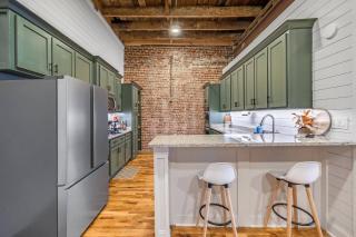 *Downtown* Historic Strand Theater Loft - 9