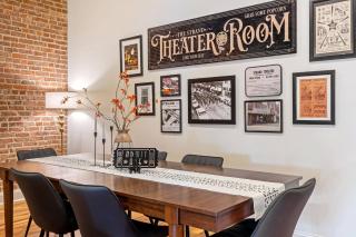 *Downtown* Historic Strand Theater Loft - 6