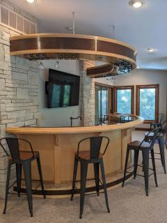 Walk to K-State, Sleeps 12, Pool Table, Hot Tub - 5