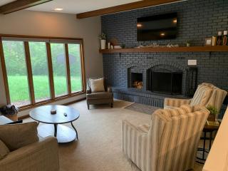 Walk to K-State, Sleeps 12, Pool Table, Hot Tub - 4