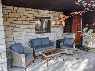 Walk to K-State, Sleeps 12, Pool Table, Hot Tub - 2