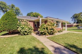 The Dome Home - 3BR House 1mi to ND - 3