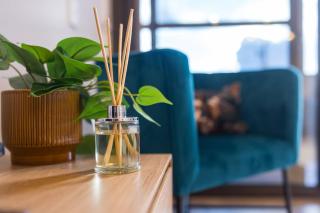 Luxury 2BR Retreat, Rooftop Vista & Pool, Car Park - 1