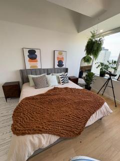 Studio Downtown , Rodgers Views, AC, Heated Free Underground Parking - 9